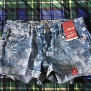 flower print shorts